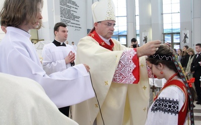 Bp Chrząszcz do młodzieży: Malujcie swoim życiem obraz Jezusa Miłosiernego