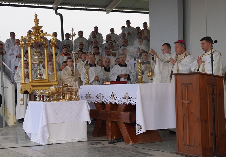 Pielgrzymka trzebnicka 2022 cz. 8 - wejście i Msza św.