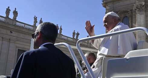 Franciszek: proszę w imię Boże o to, aby położyć kres okrutnemu szaleństwu wojny