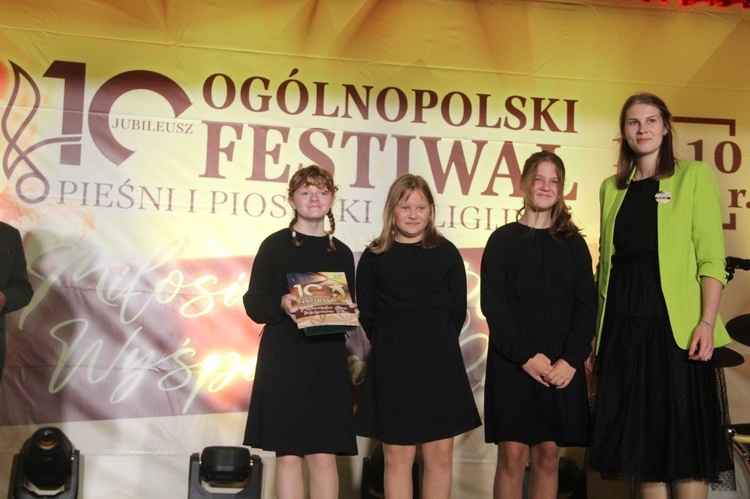 Tarnów. Gala Festiwalu "Miłosierdzie Boże wyśpiewać chcę"