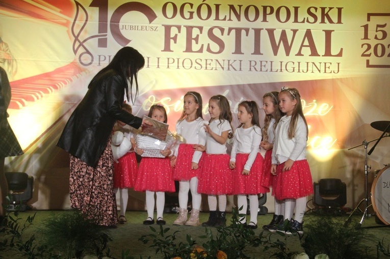 Tarnów. Gala Festiwalu "Miłosierdzie Boże wyśpiewać chcę"