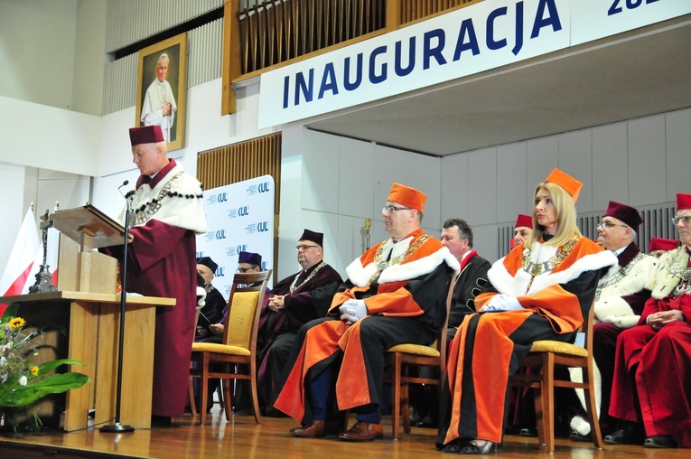 Uniwersytet w służbie prawdzie