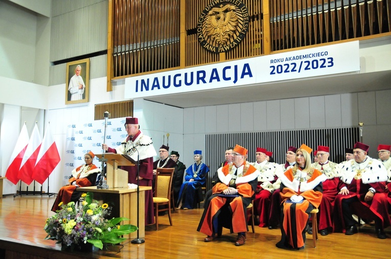 Uniwersytet w służbie prawdzie