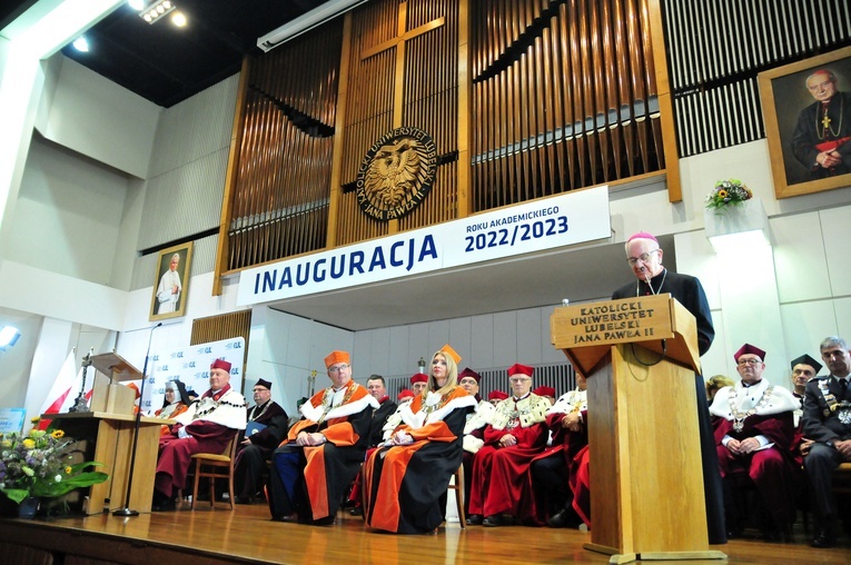 Uniwersytet w służbie prawdzie