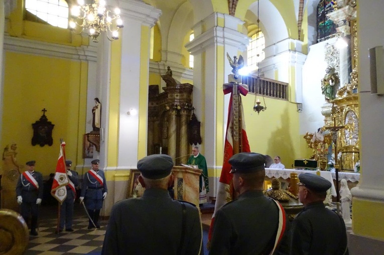 Tablica poświęcona św. Janowi Pawłowi II na wschowskiej farze