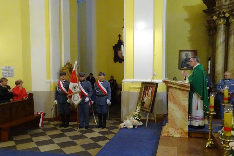 Tablica poświęcona św. Janowi Pawłowi II na wschowskiej farze