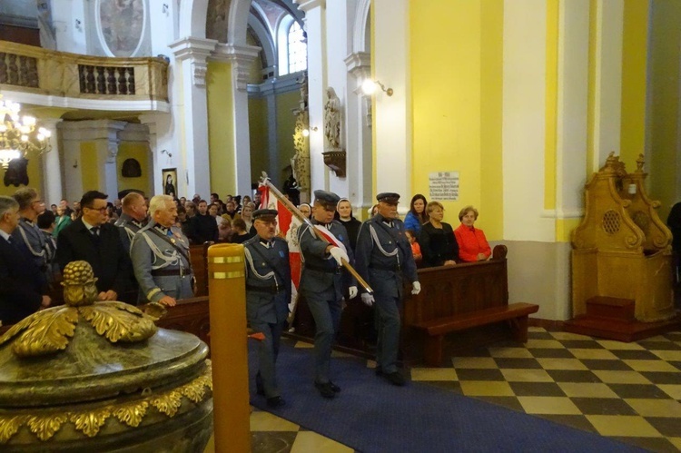 Tablica poświęcona św. Janowi Pawłowi II na wschowskiej farze