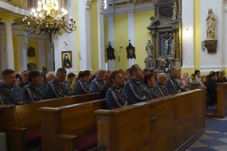 Tablica poświęcona św. Janowi Pawłowi II na wschowskiej farze