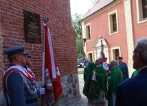 Tablica poświęcona św. Janowi Pawłowi II na wschowskiej farze