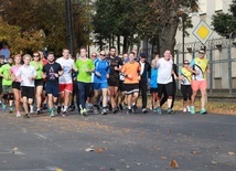 Ok. 30 osób przebiegło trasę 7 km, by uczcić pamięć św. Jana Pawła II.