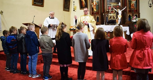 Gwizdanów. Nowe ministrantki i ministranci 