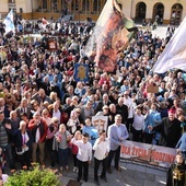 Pozdrowienia dla wszystkich, którzy szanują i bronią ludzkiego życia, małżeństwa i rodziny.