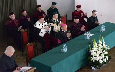 Obok kadry naukowej radomskiego seminarium, w inauguracji wzięli udział przedstawiciele władz uczelni miasta.