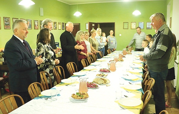 Na stole znalazły się wyłącznie ukraińskie potrawy. 