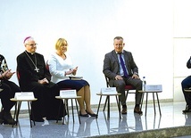 	Jeden z paneli dyskusyjnych na konferencji w Częstochowie.