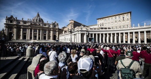Dlaczego papież przedłużył synod o synodalności?