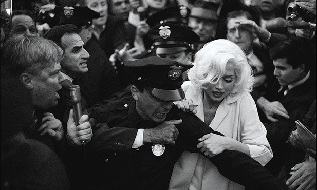 Marilyn Monroe (Ana De Armas) w filmie Dominica staje się ofiarą hollywoodzkiego systemu gwiazd.
