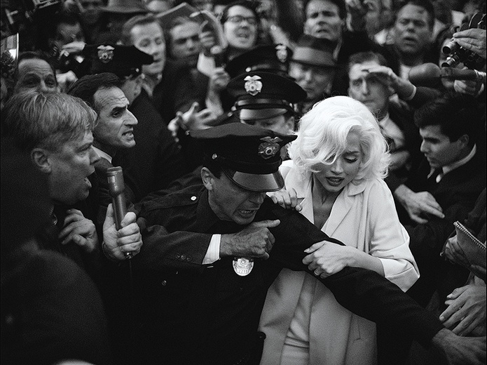 Marilyn Monroe (Ana De Armas) w filmie Dominica staje się ofiarą hollywoodzkiego systemu gwiazd.