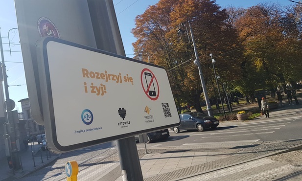 Katowice. "Rozejrzyj się i żyj". Aplikacja na smartfony zadziała w rejonach przejść dla pieszych