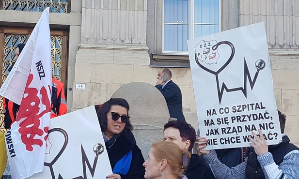 Śląskie. Trudna sytuacja szpitali powiatowych