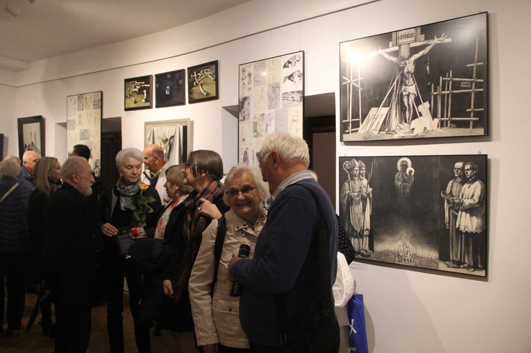 Tarnów. Wernisaż prac prof. Macieja Bieniasza w Muzeum Diecezjalnym