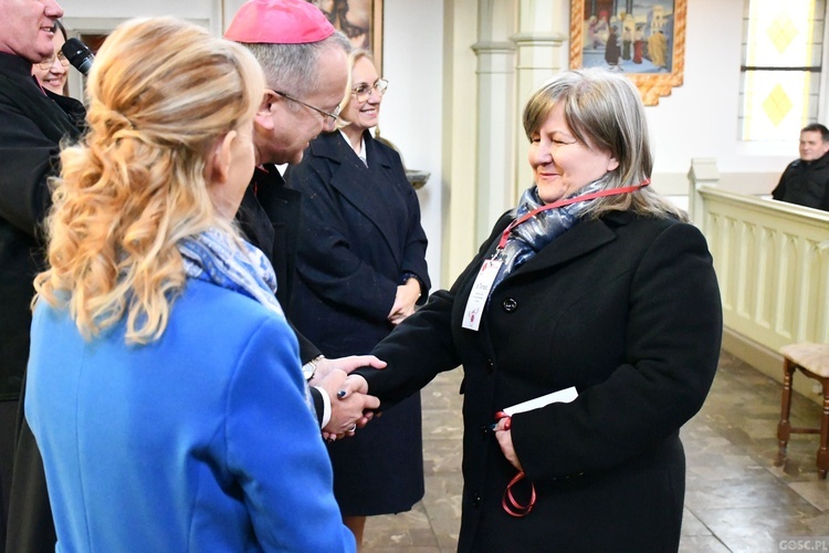 Trzebicz. Szkolne święto ze św. JPII