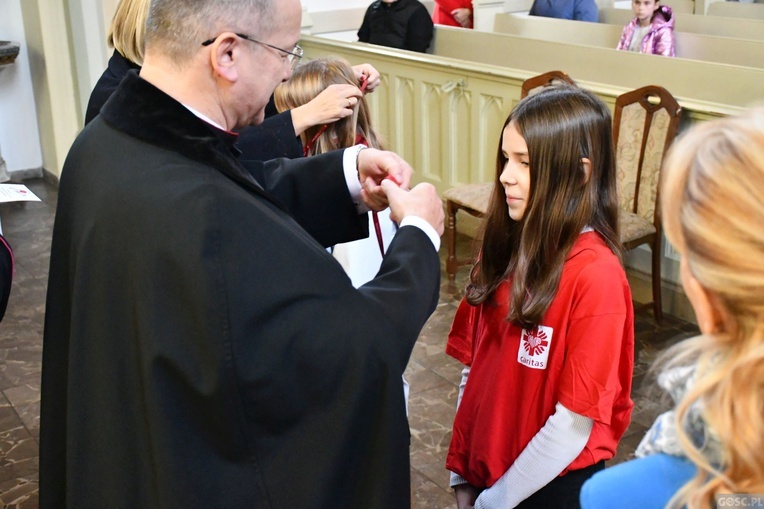 Trzebicz. Szkolne święto ze św. JPII