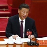 Przywódca Chin Xi Jinping zerwał z niepisanym limitem wieku i pozostał w kluczowym organie partii