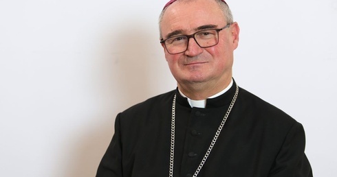 Nowy pasterz Kościoła płockiego na 61 lat, pochodzi z Rokietnicy w archidiecezji poznańskiej.