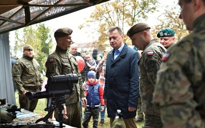 Szef MON: w przyszłym roku do "żelaznej dywizji" w Siedlcach trafią koreańskie wyrzutnie rakietowe i haubice