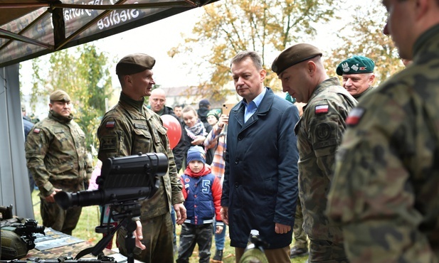 Szef MON: w przyszłym roku do "żelaznej dywizji" w Siedlcach trafią koreańskie wyrzutnie rakietowe i haubice