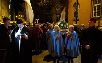 Procesja różańcowa na ulicach Świdnicy