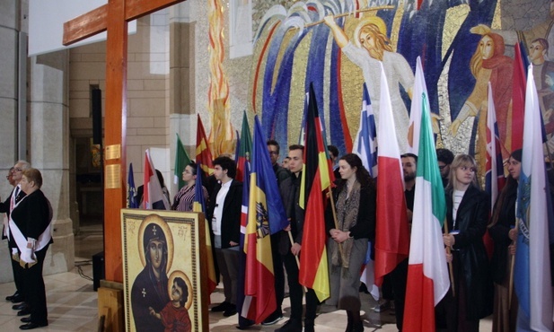 Abp Jędraszewski do młodzieży: Głoście ludziom Chrystusowy pokój
