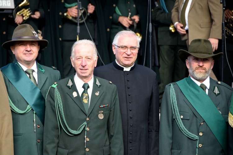 Myśliwi i leśnicy uczcili św. Huberta