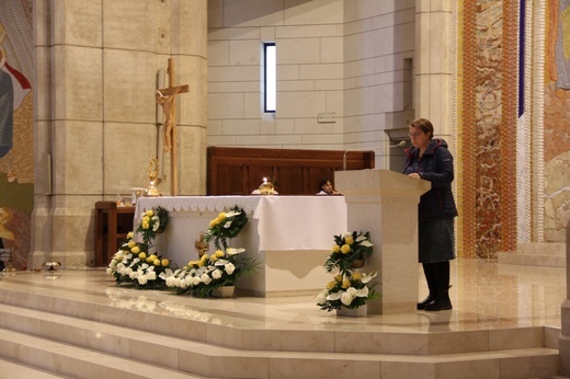 Modlitwa za zranionych w Kościele