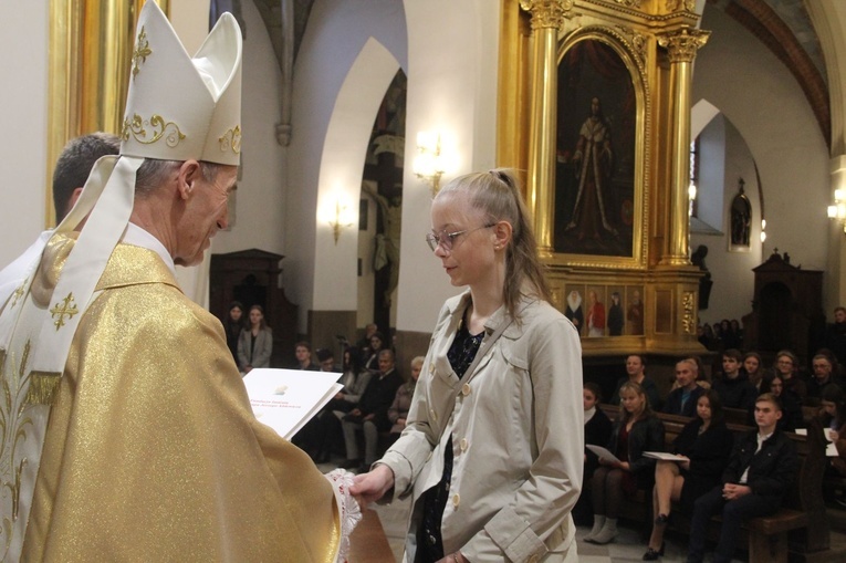 Tarnów. Stypendyści Fundacji im. Arcybiskupa Jerzego Ablewicza