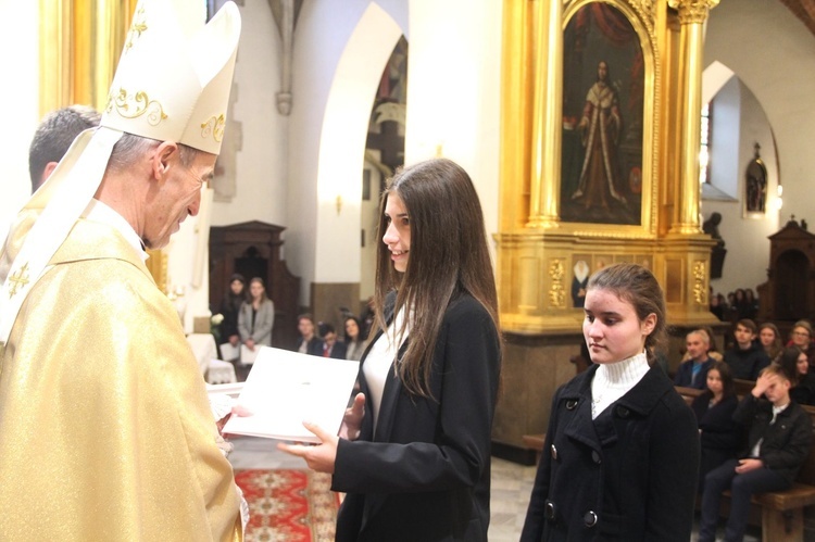 Tarnów. Stypendyści Fundacji im. Arcybiskupa Jerzego Ablewicza