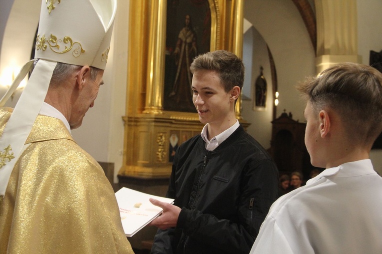 Tarnów. Stypendyści Fundacji im. Arcybiskupa Jerzego Ablewicza