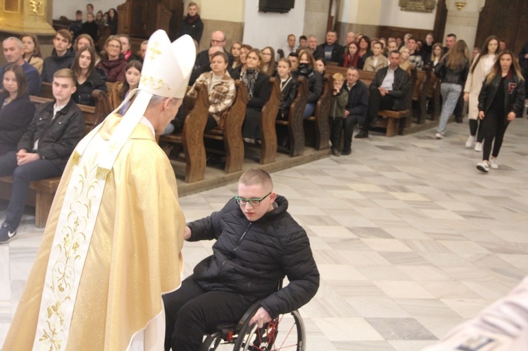 Tarnów. Stypendyści Fundacji im. Arcybiskupa Jerzego Ablewicza