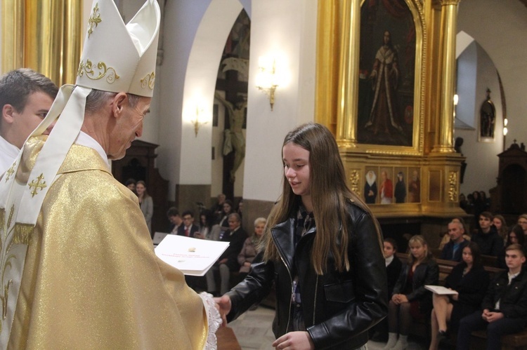 Tarnów. Stypendyści Fundacji im. Arcybiskupa Jerzego Ablewicza