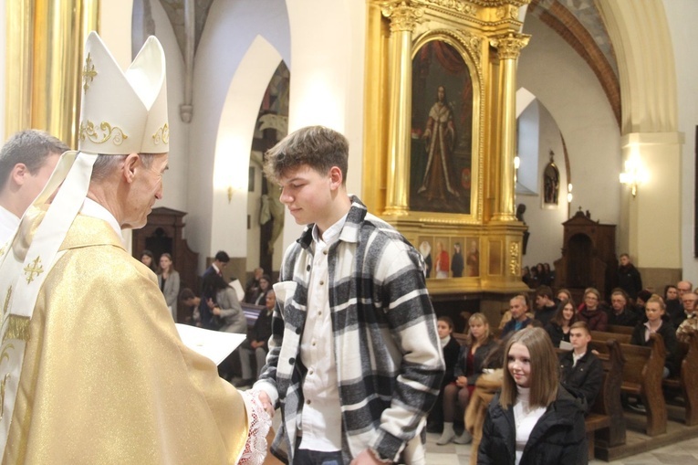Tarnów. Stypendyści Fundacji im. Arcybiskupa Jerzego Ablewicza