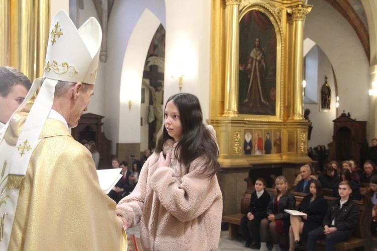 Tarnów. Stypendyści Fundacji im. Arcybiskupa Jerzego Ablewicza