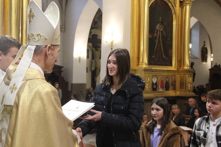 Tarnów. Stypendyści Fundacji im. Arcybiskupa Jerzego Ablewicza