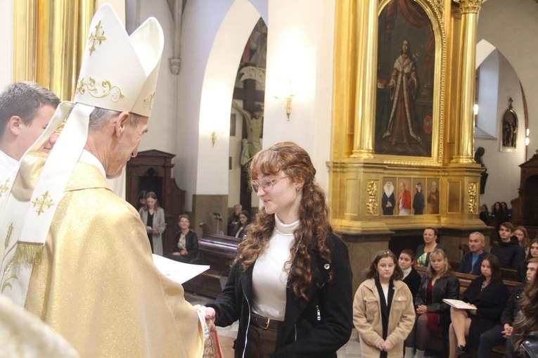 Tarnów. Stypendyści Fundacji im. Arcybiskupa Jerzego Ablewicza