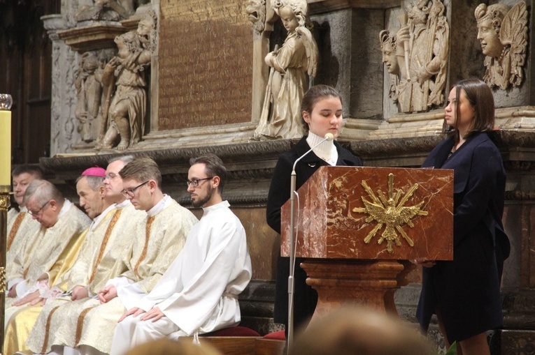Tarnów. Stypendyści Fundacji im. Arcybiskupa Jerzego Ablewicza