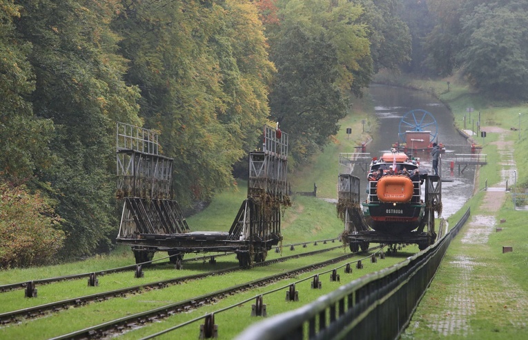 Tam gdzie statki pływają po trawie