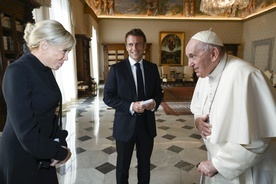 Franciszek spotyka sie z parą prezydencką