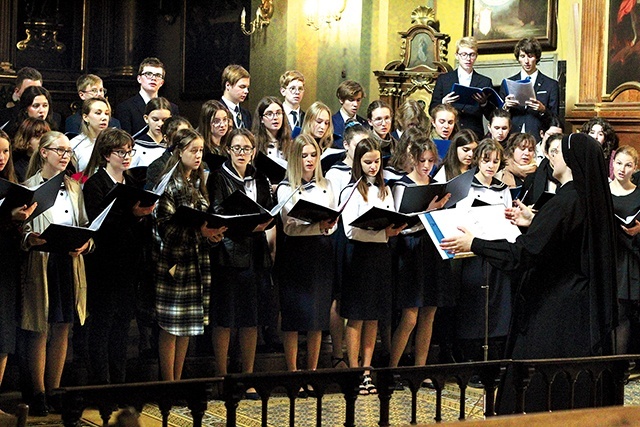 	Zespół występuje podczas uroczystości szkolnych i kościelnych.