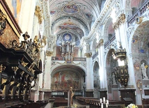 	Kościoły na Dolnym Śląsku wypełnia coraz mniej wiernych.