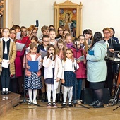 	Dla papieża rodzin  śpiewały całe rodziny, które nie tylko od święta dbają o oprawę muzyczną w parafii.